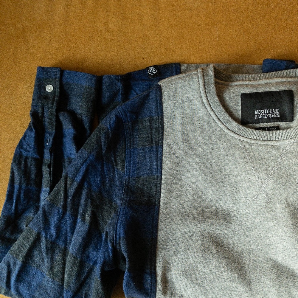 [MOSTLY HEARD] Plaid Sleeves Sweatshirt